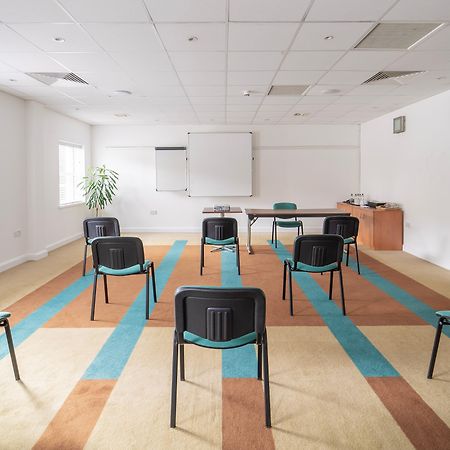 Holiday Inn Bristol Airport By Ihg Redhill  Bagian luar foto