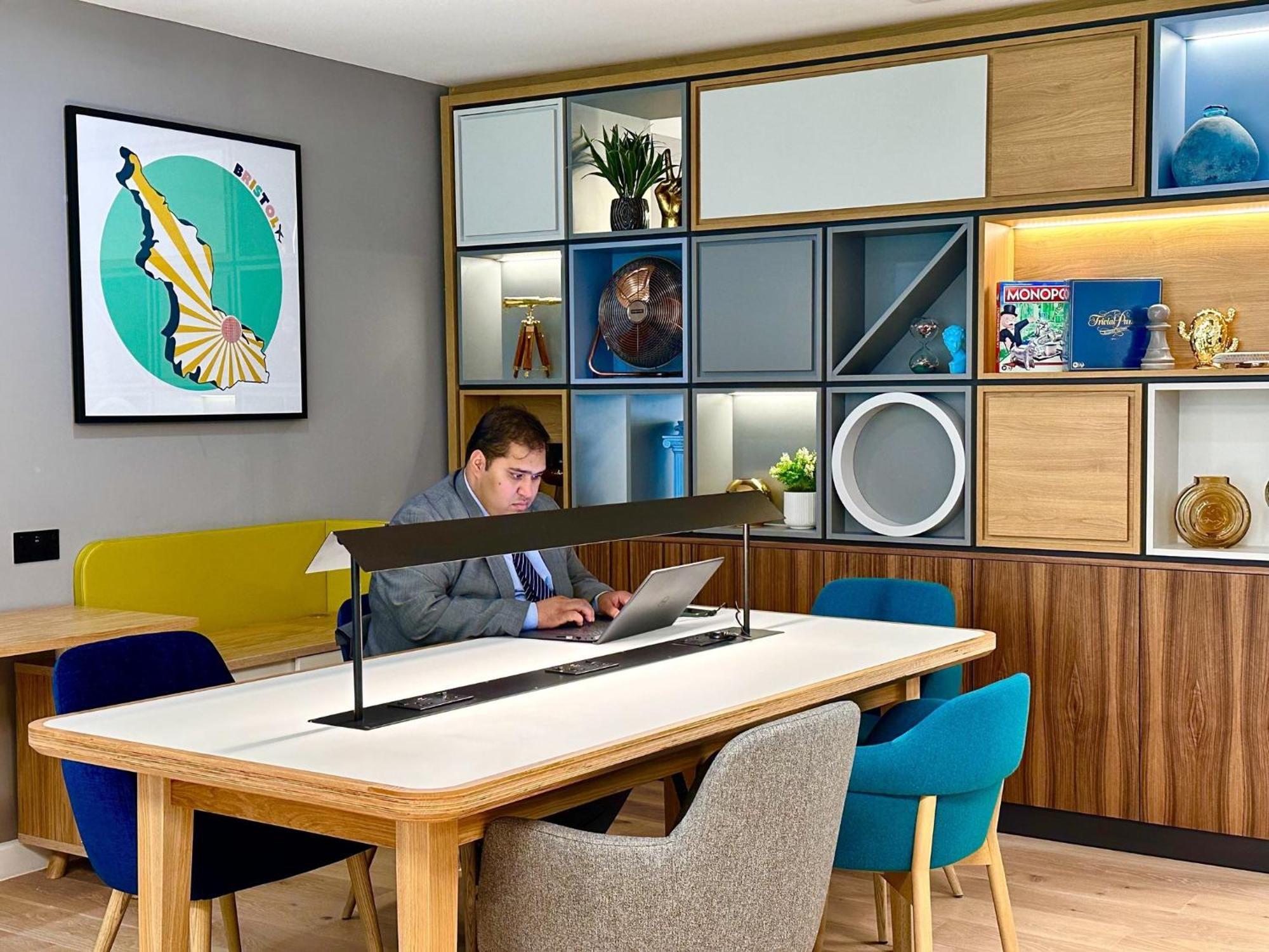 Holiday Inn Bristol Airport By Ihg Redhill  Bagian luar foto