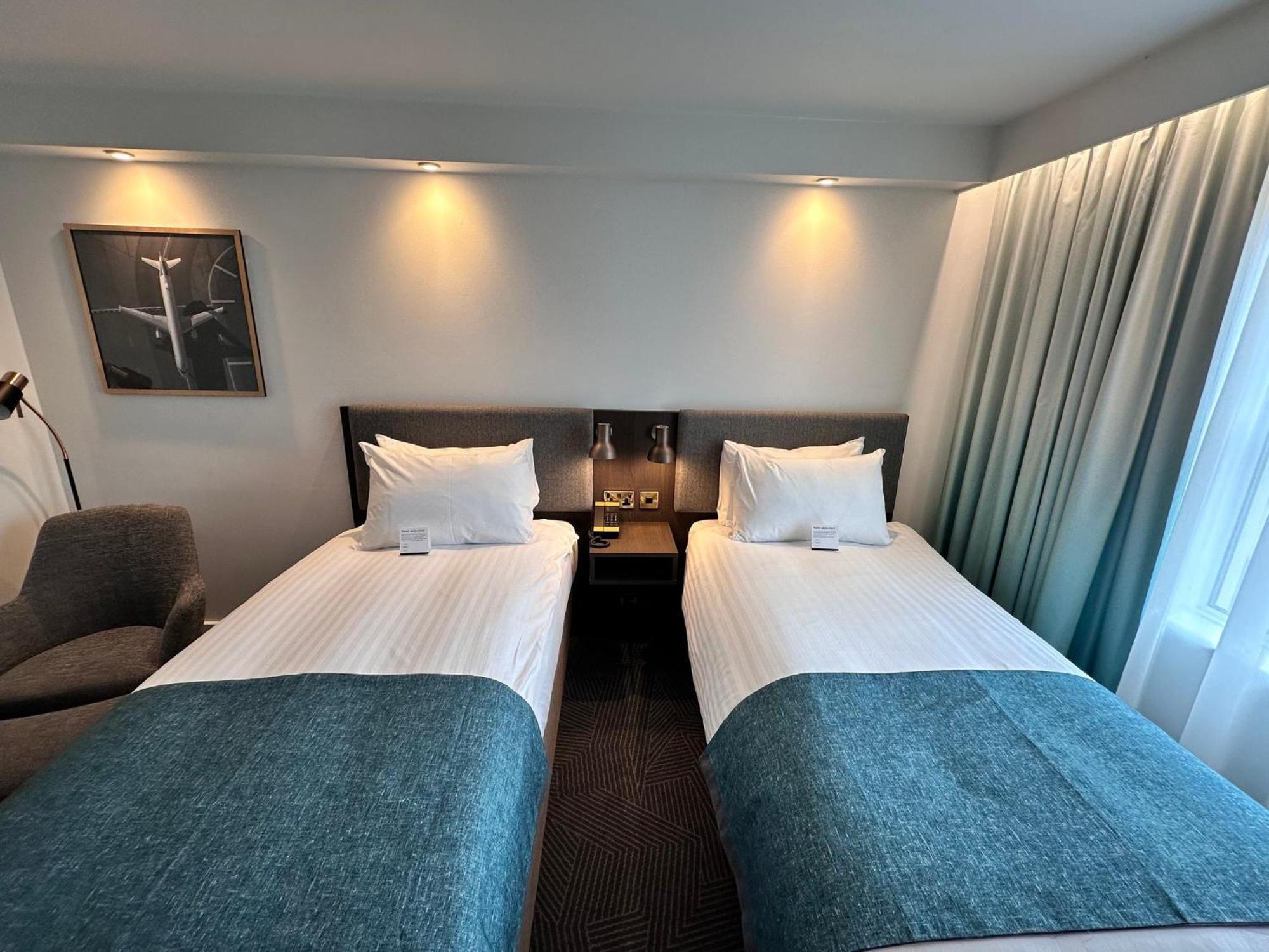 Holiday Inn Bristol Airport By Ihg Redhill  Bagian luar foto