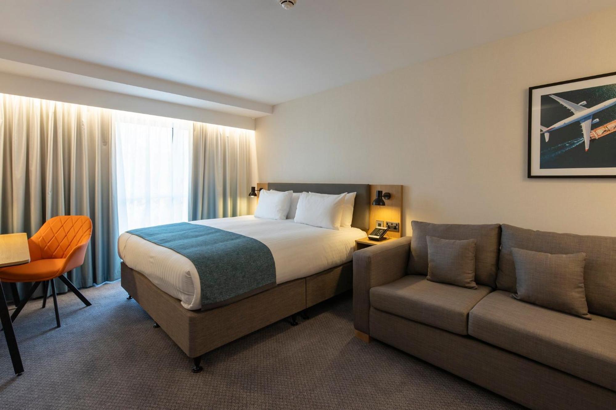 Holiday Inn Bristol Airport By Ihg Redhill  Bagian luar foto