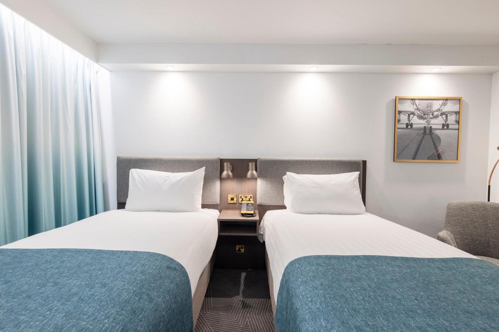 Holiday Inn Bristol Airport By Ihg Redhill  Bagian luar foto