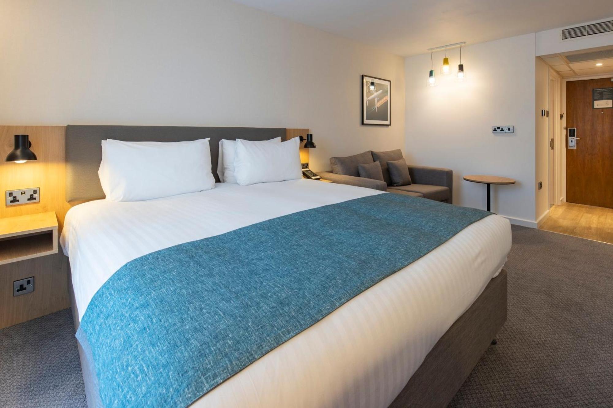 Holiday Inn Bristol Airport By Ihg Redhill  Bagian luar foto