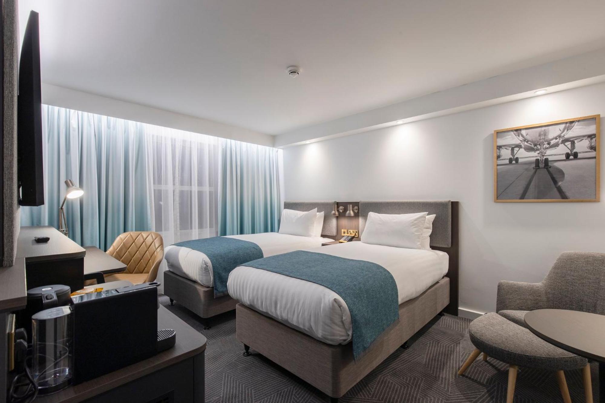 Holiday Inn Bristol Airport By Ihg Redhill  Bagian luar foto
