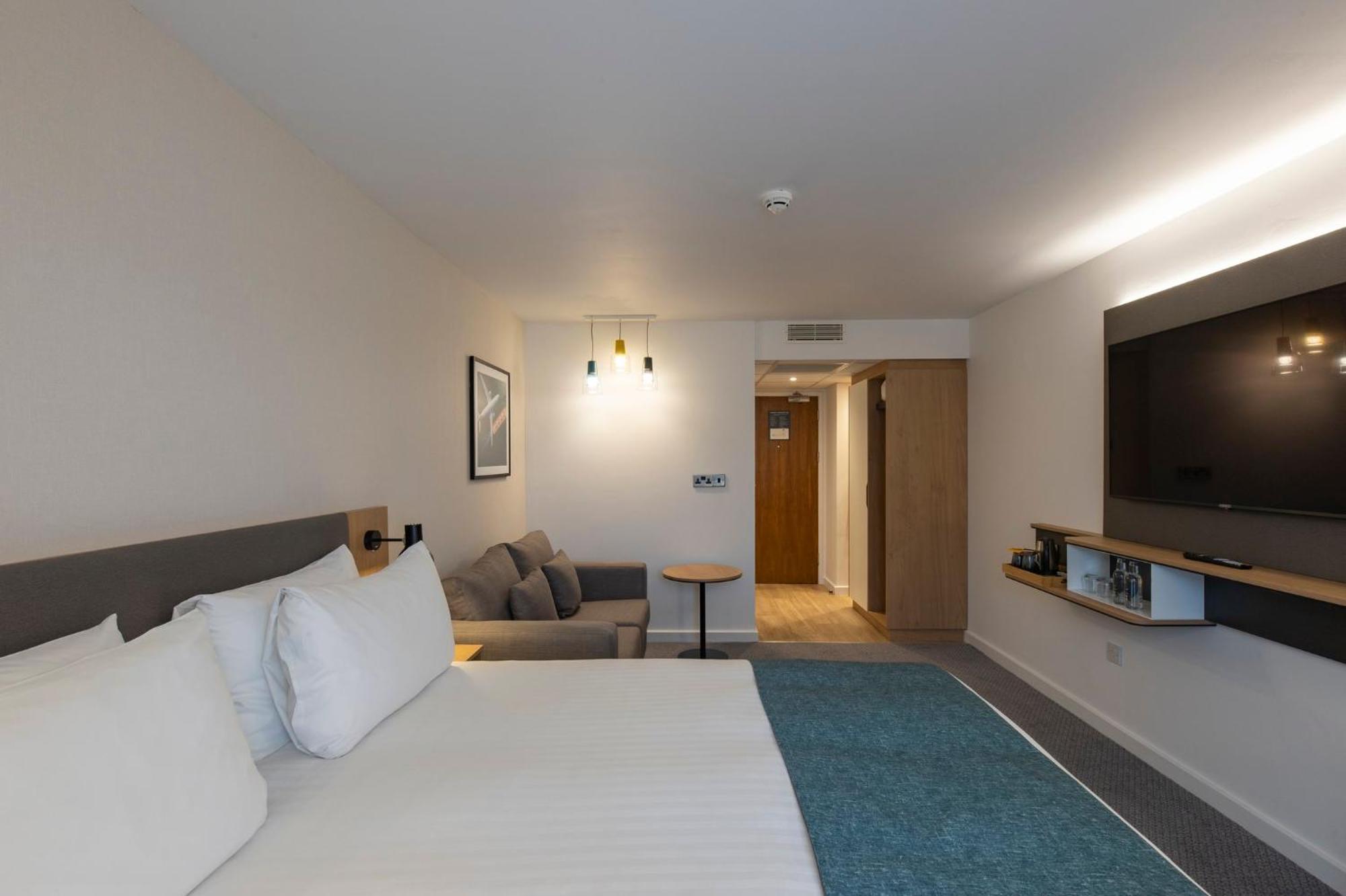 Holiday Inn Bristol Airport By Ihg Redhill  Bagian luar foto