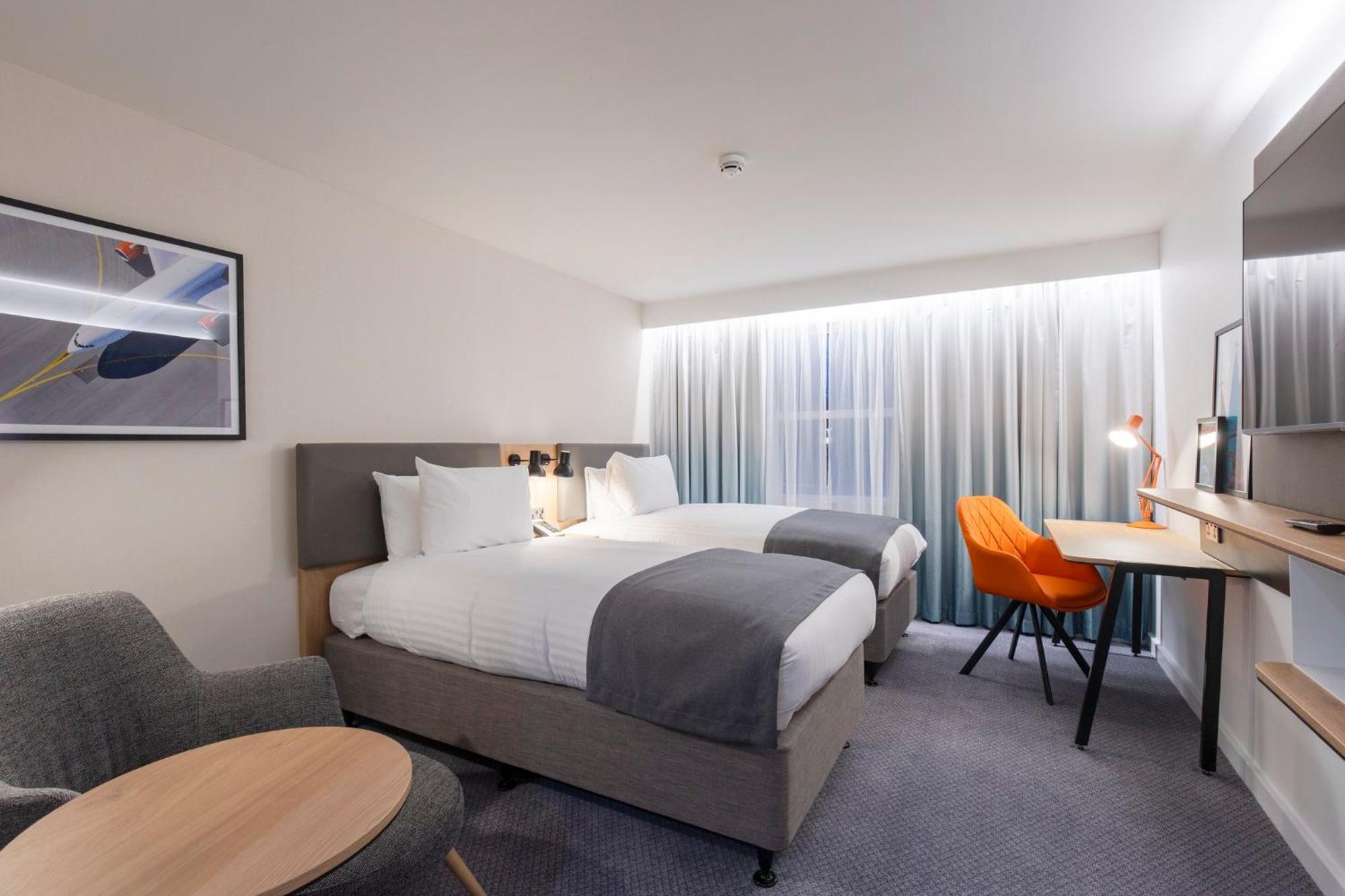 Holiday Inn Bristol Airport By Ihg Redhill  Bagian luar foto