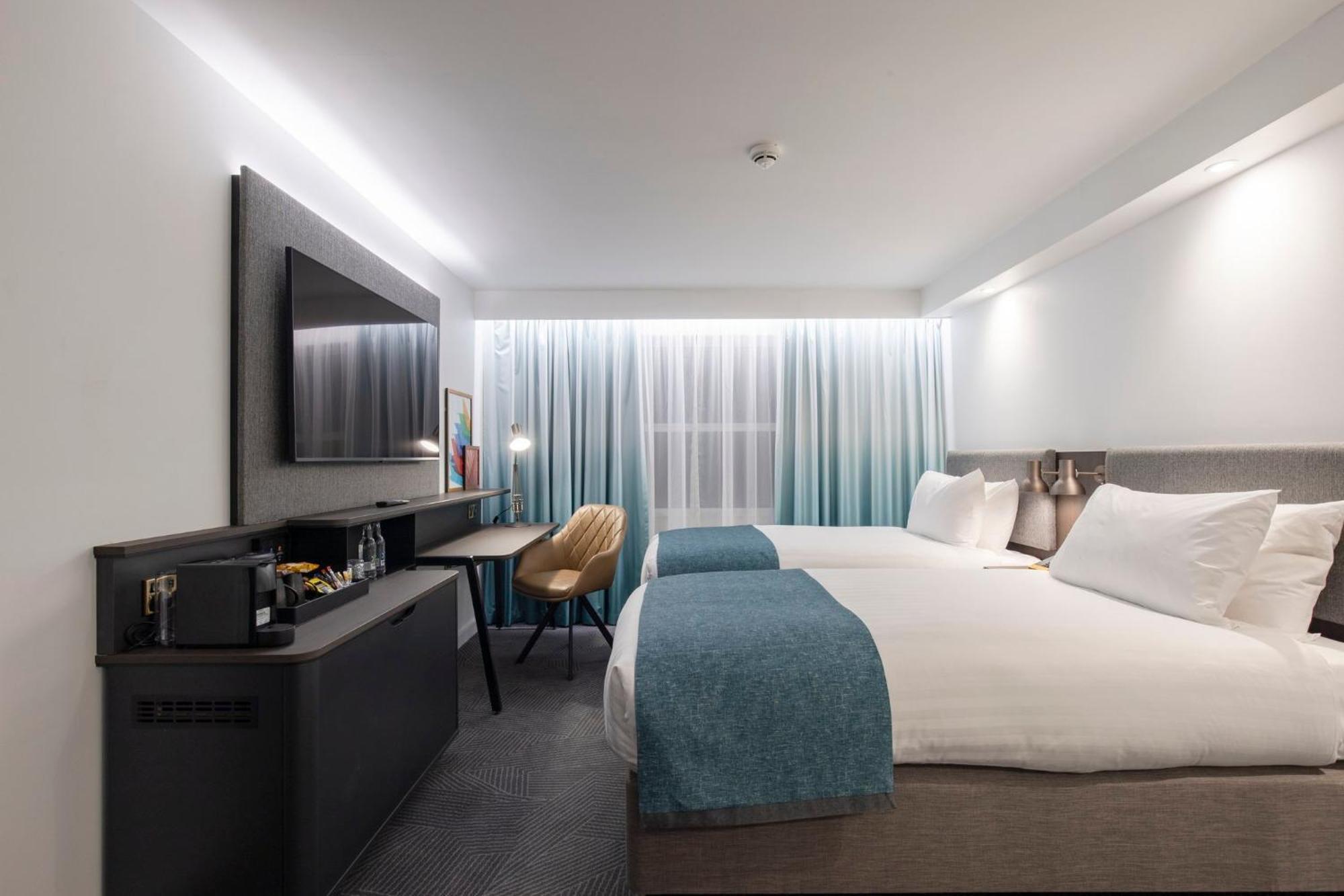 Holiday Inn Bristol Airport By Ihg Redhill  Bagian luar foto