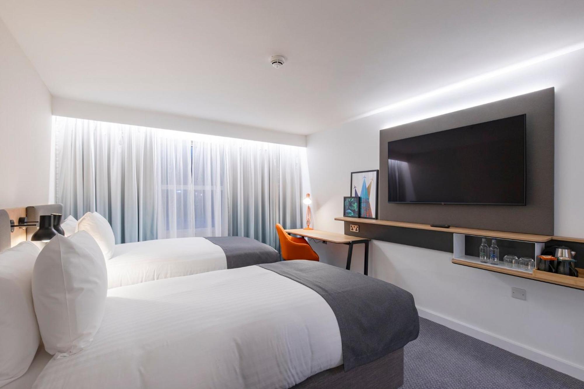 Holiday Inn Bristol Airport By Ihg Redhill  Bagian luar foto