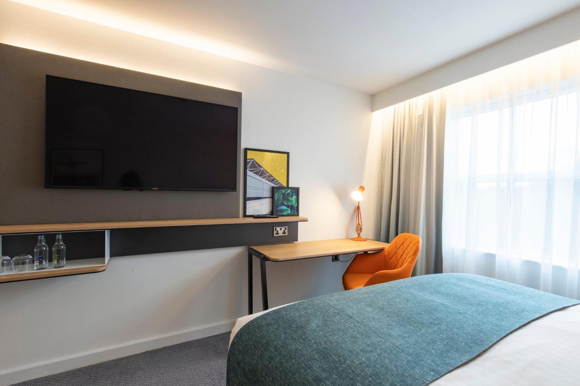 Holiday Inn Bristol Airport By Ihg Redhill  Bagian luar foto