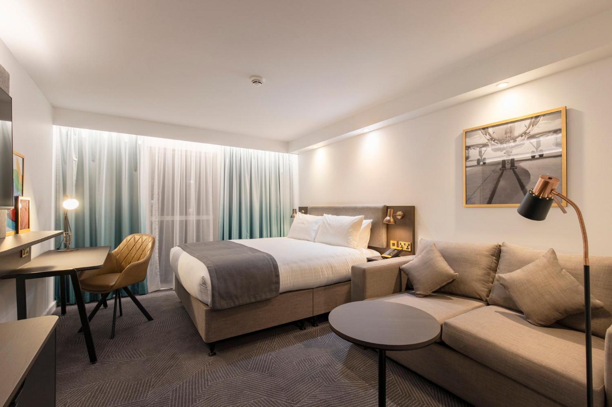 Holiday Inn Bristol Airport By Ihg Redhill  Bagian luar foto