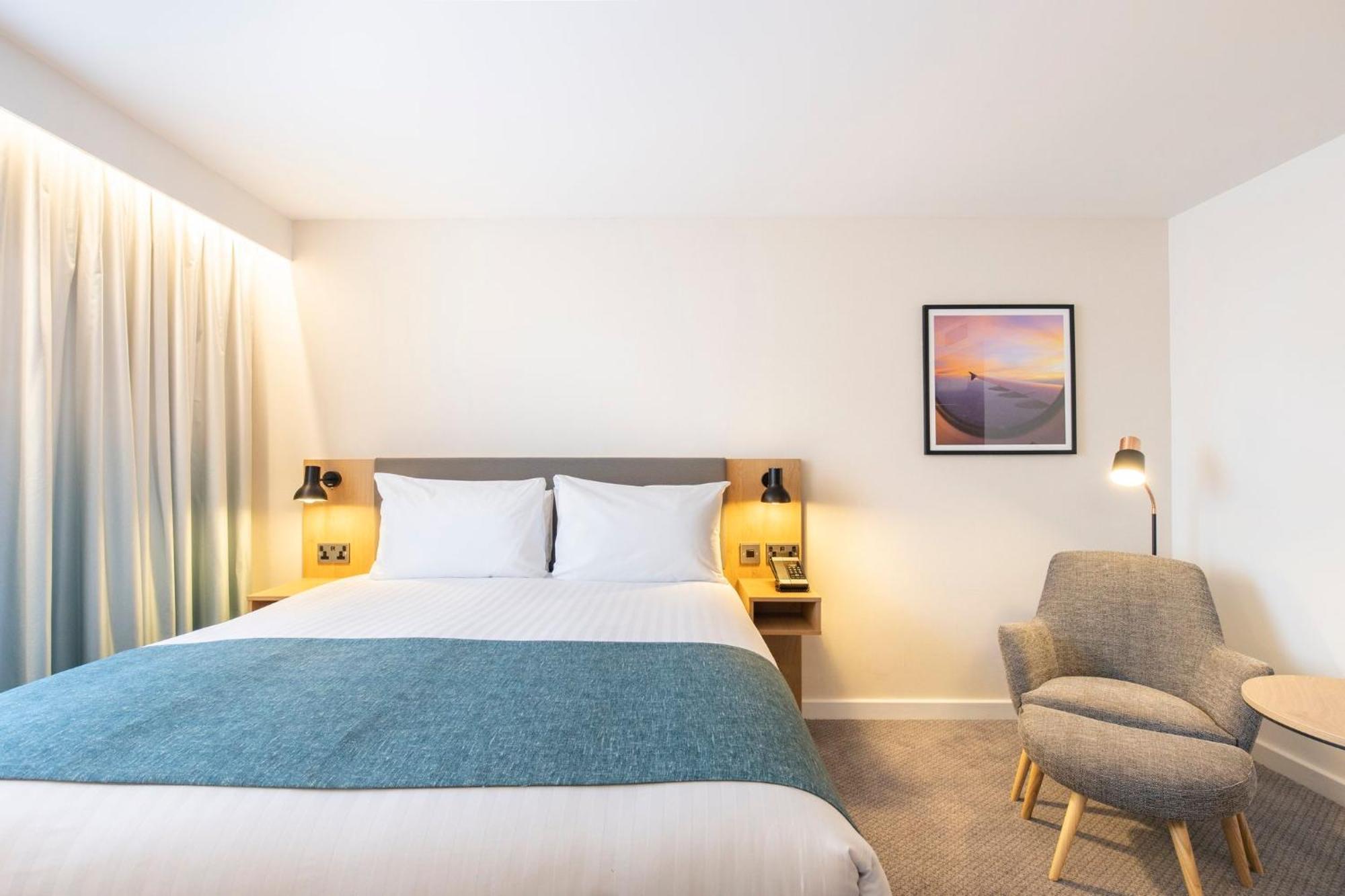 Holiday Inn Bristol Airport By Ihg Redhill  Bagian luar foto