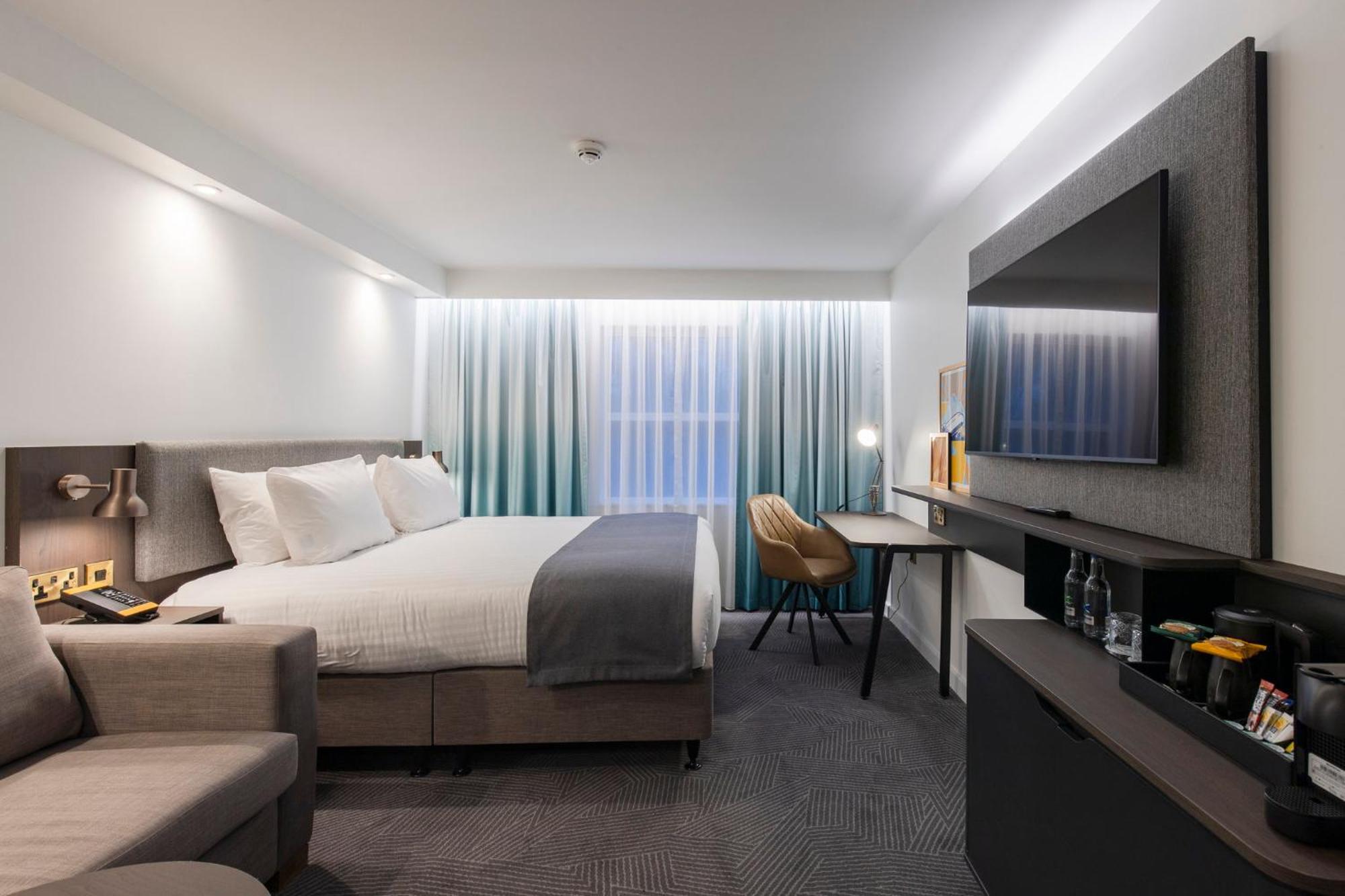 Holiday Inn Bristol Airport By Ihg Redhill  Bagian luar foto