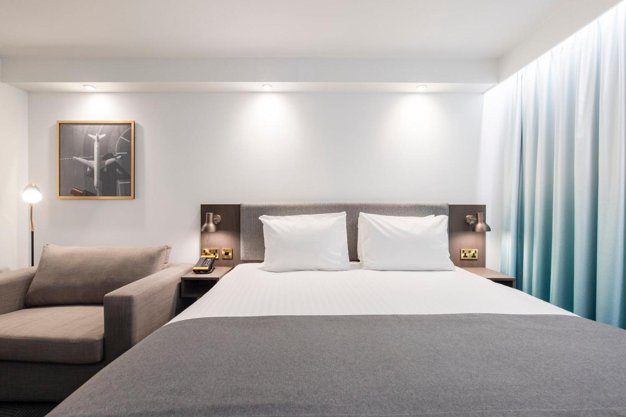 Holiday Inn Bristol Airport By Ihg Redhill  Bagian luar foto