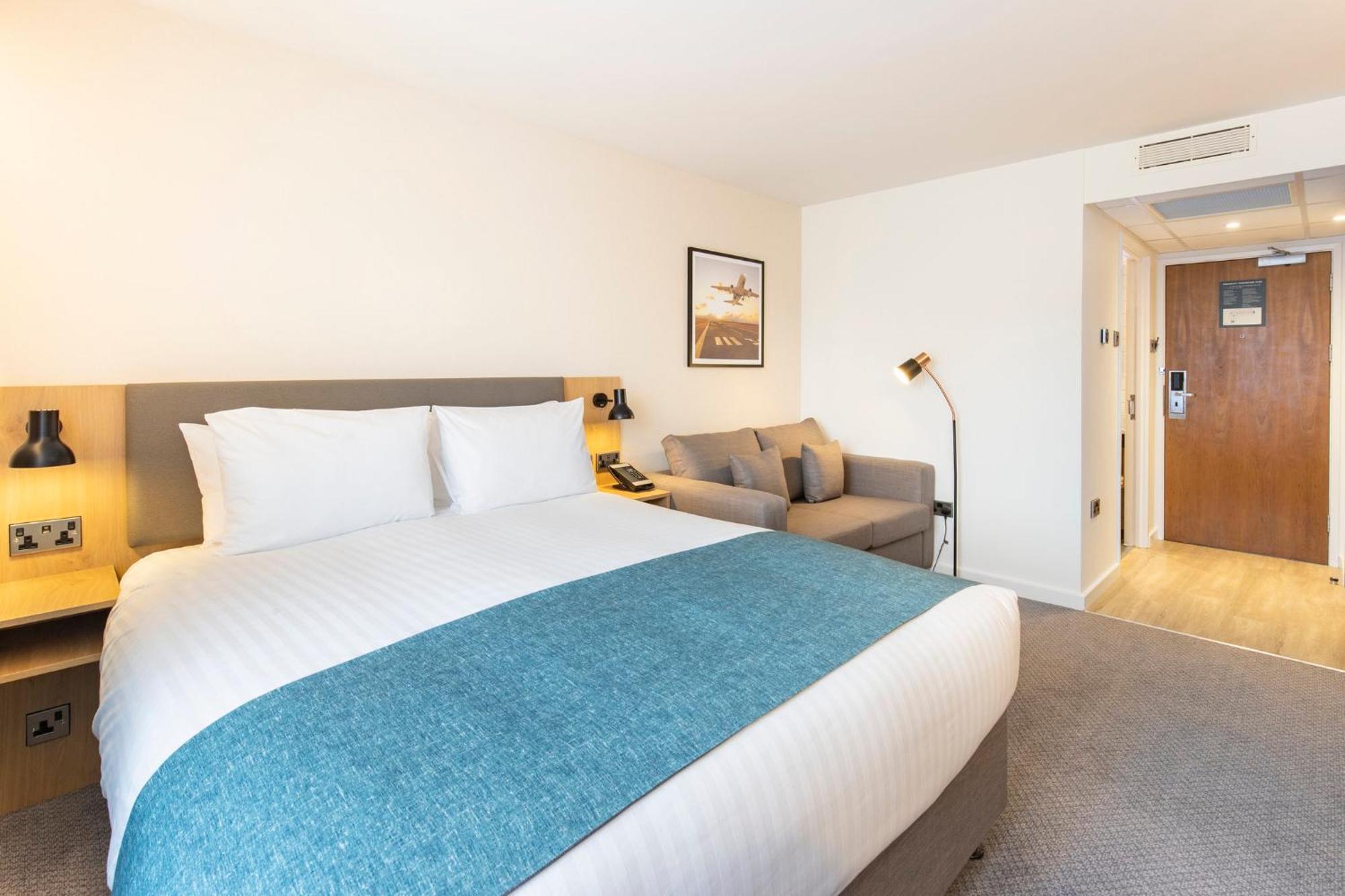Holiday Inn Bristol Airport By Ihg Redhill  Bagian luar foto