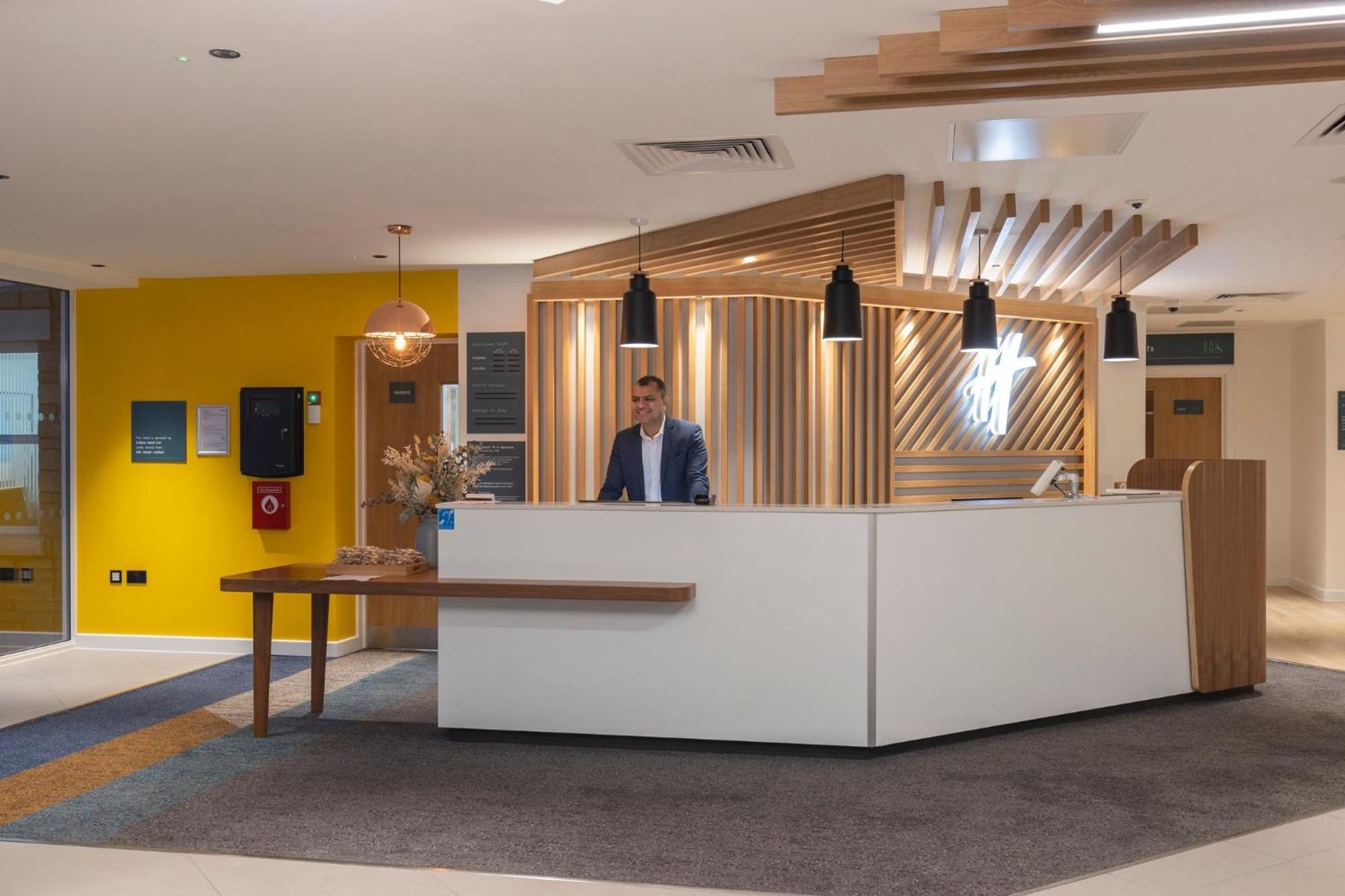 Holiday Inn Bristol Airport By Ihg Redhill  Bagian luar foto