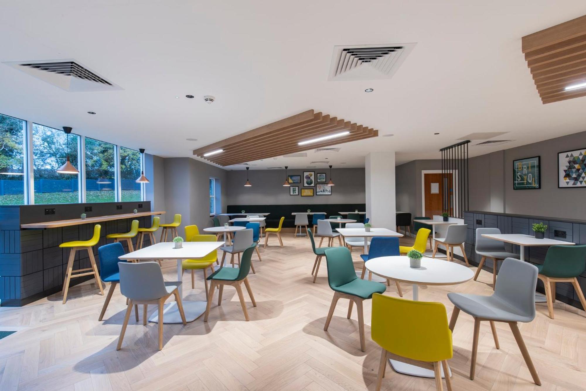 Holiday Inn Bristol Airport By Ihg Redhill  Bagian luar foto