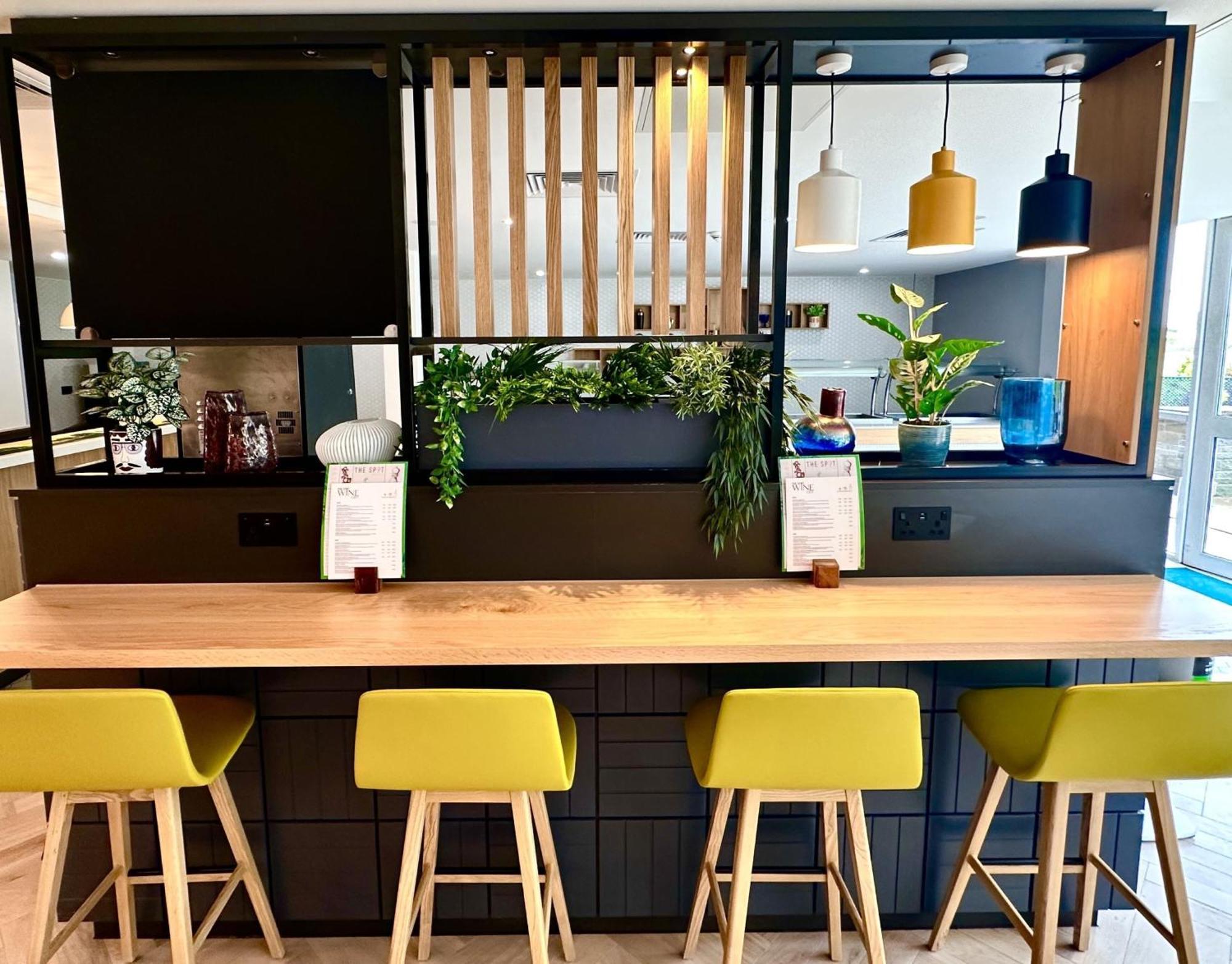 Holiday Inn Bristol Airport By Ihg Redhill  Bagian luar foto