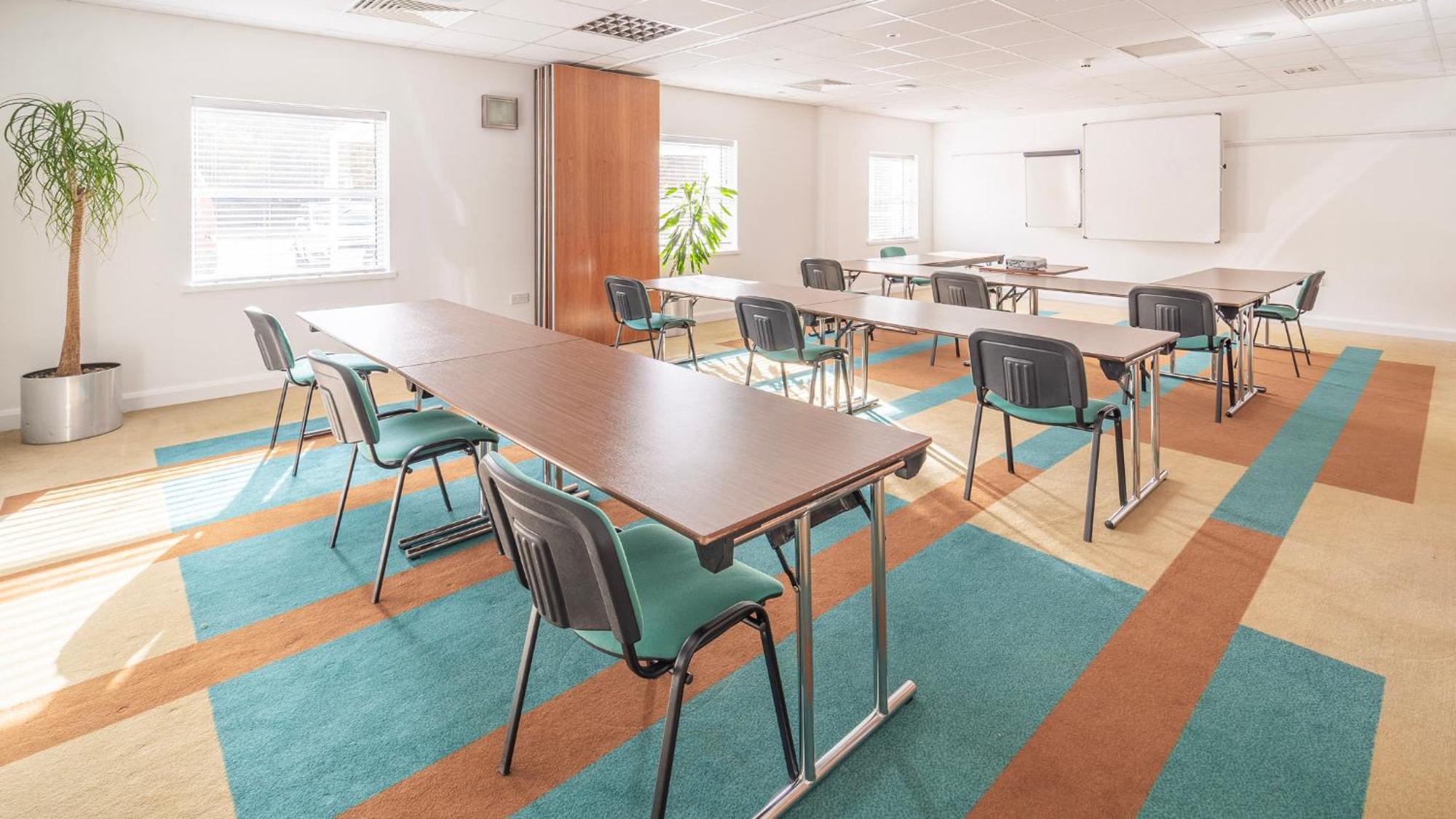 Holiday Inn Bristol Airport By Ihg Redhill  Bagian luar foto