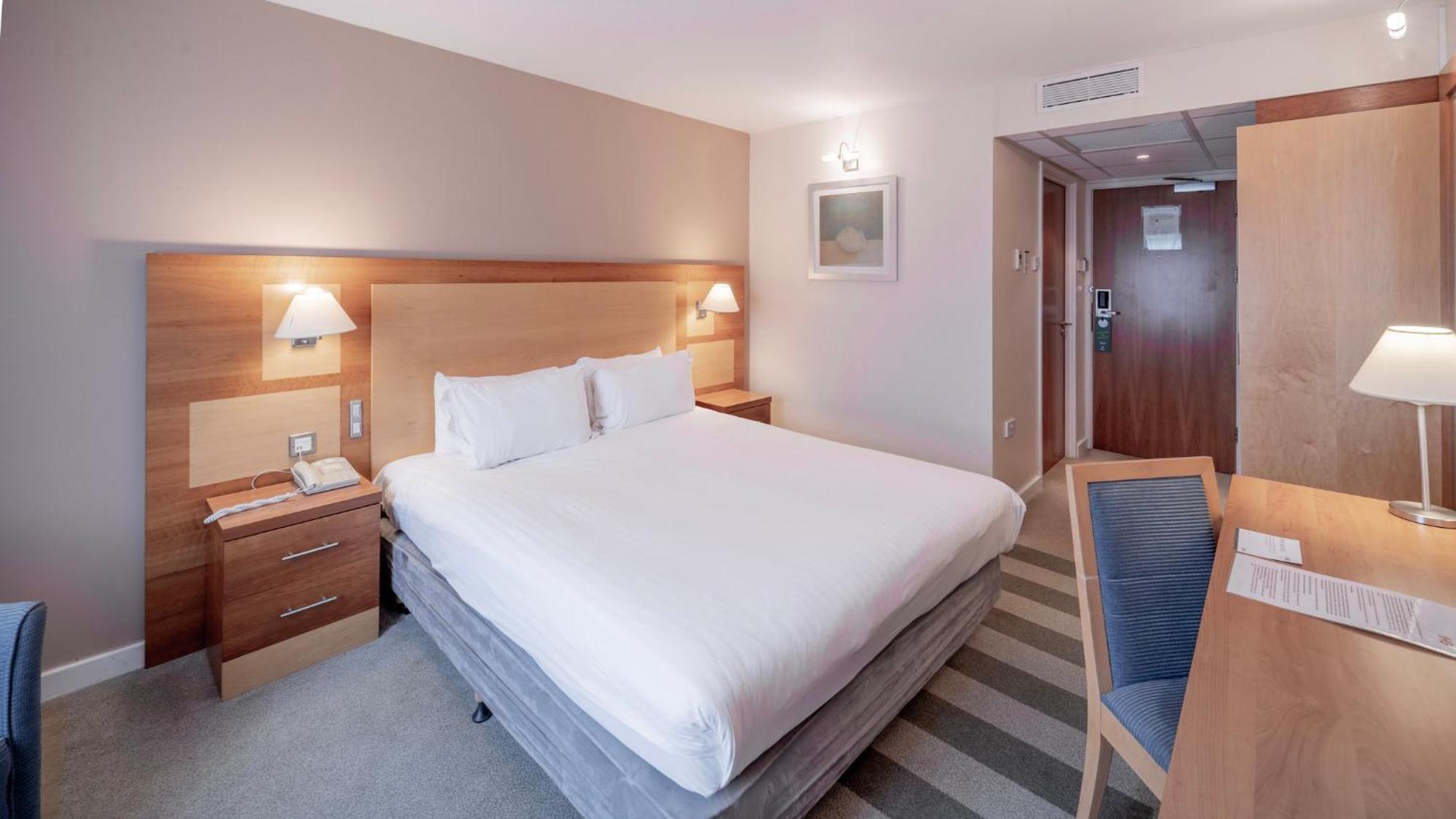 Holiday Inn Bristol Airport By Ihg Redhill  Bagian luar foto