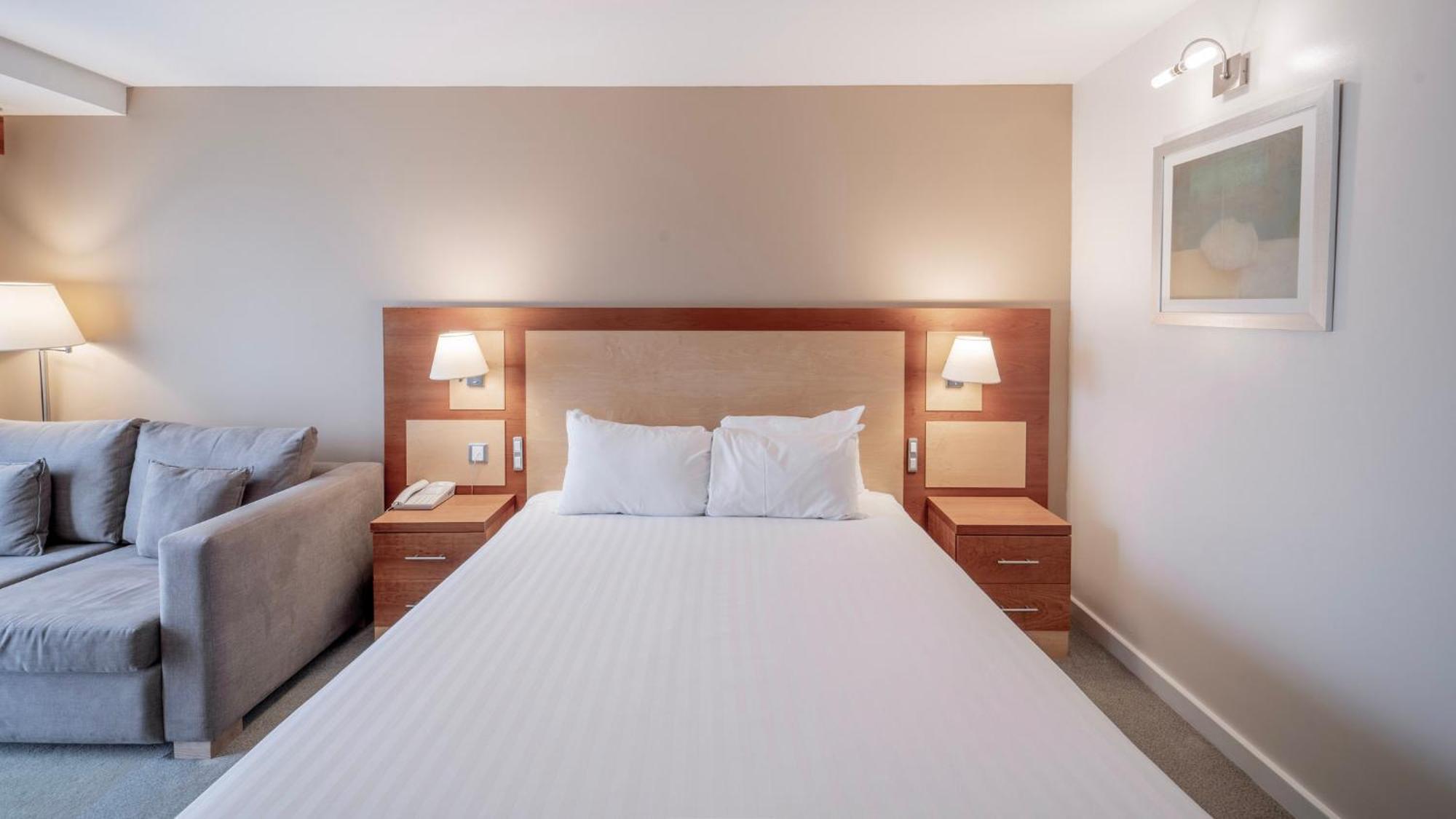Holiday Inn Bristol Airport By Ihg Redhill  Bagian luar foto