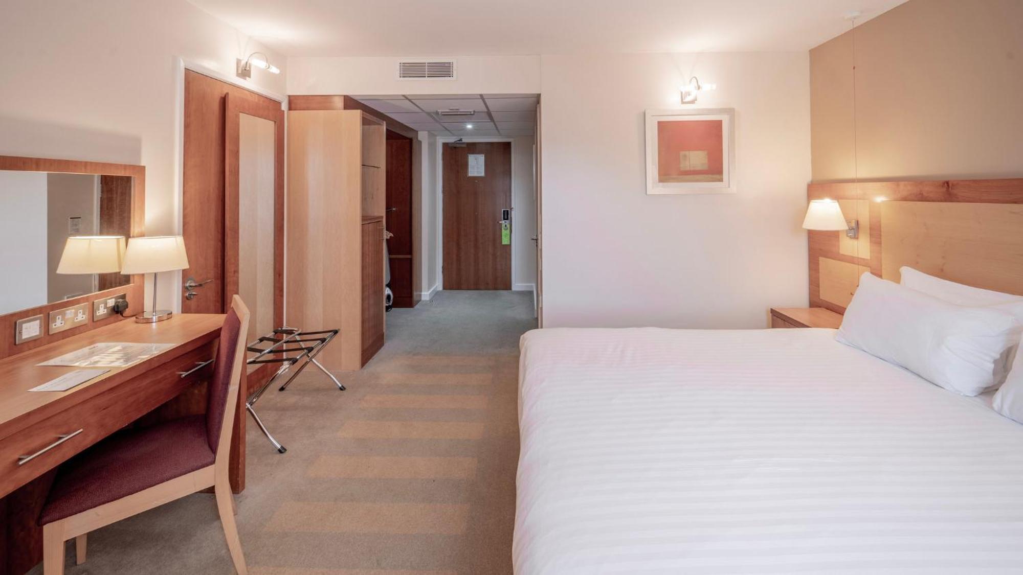 Holiday Inn Bristol Airport By Ihg Redhill  Bagian luar foto